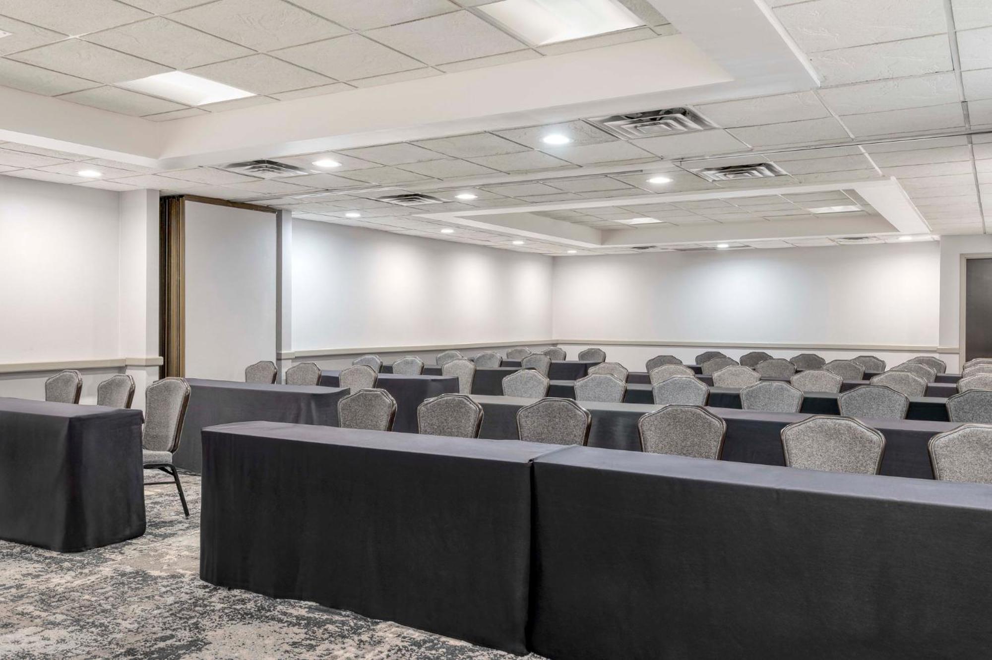 Hotel Crowne Plaza Indianapolis-airport By Ihg