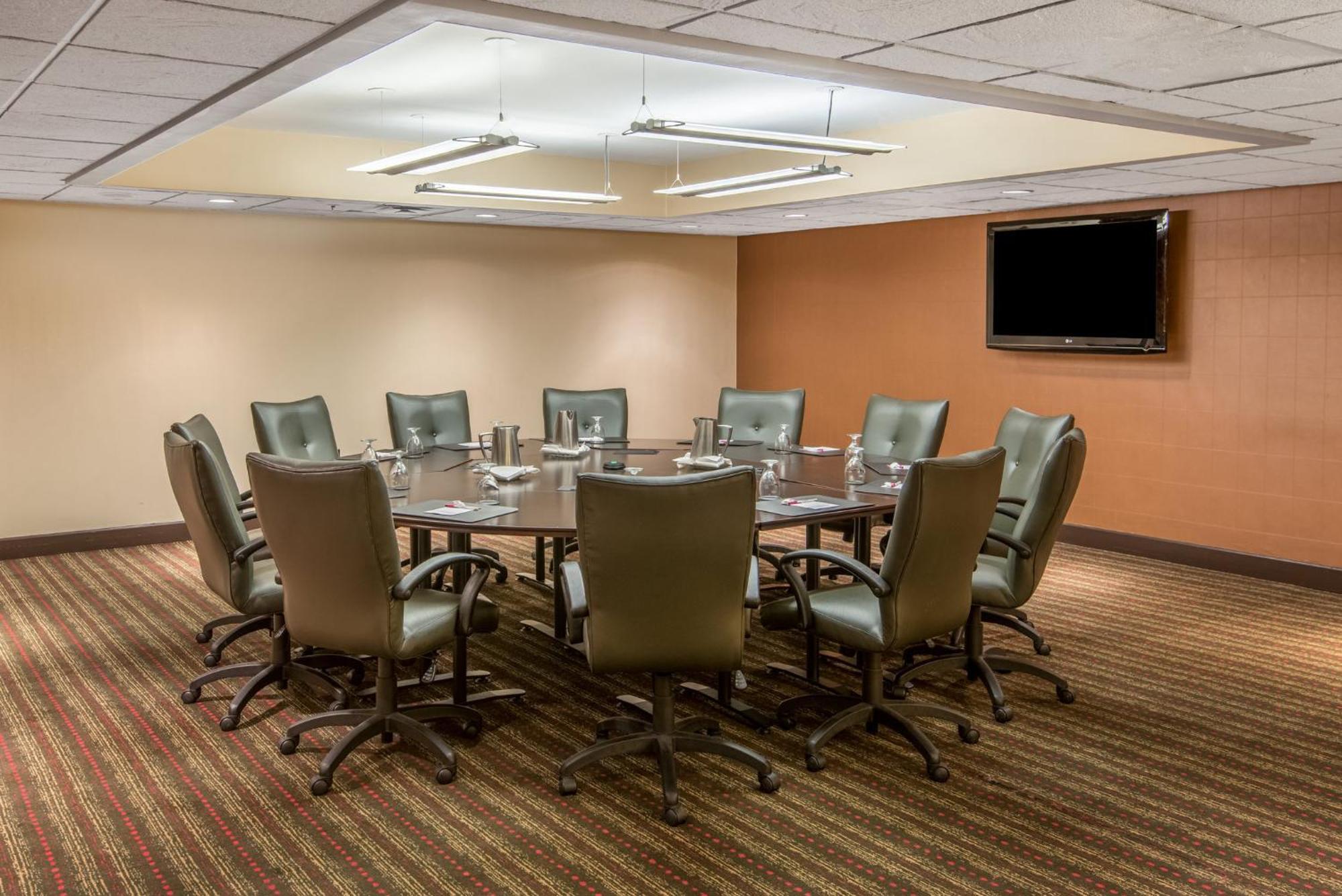 Crowne Plaza Indianapolis-airport By Ihg Hotel Indianapolis